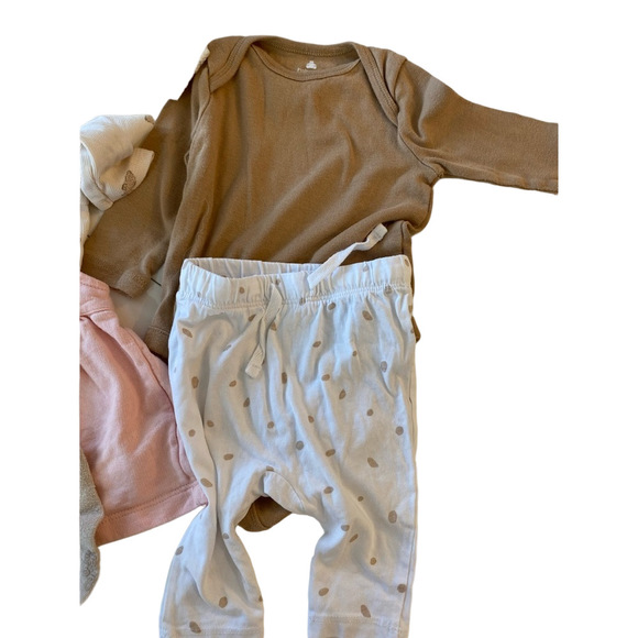 3-6m girl outfit bundle Tea, carters, outbaks leather shoes, 3 outfits mix&match - Picture 5 of 16
